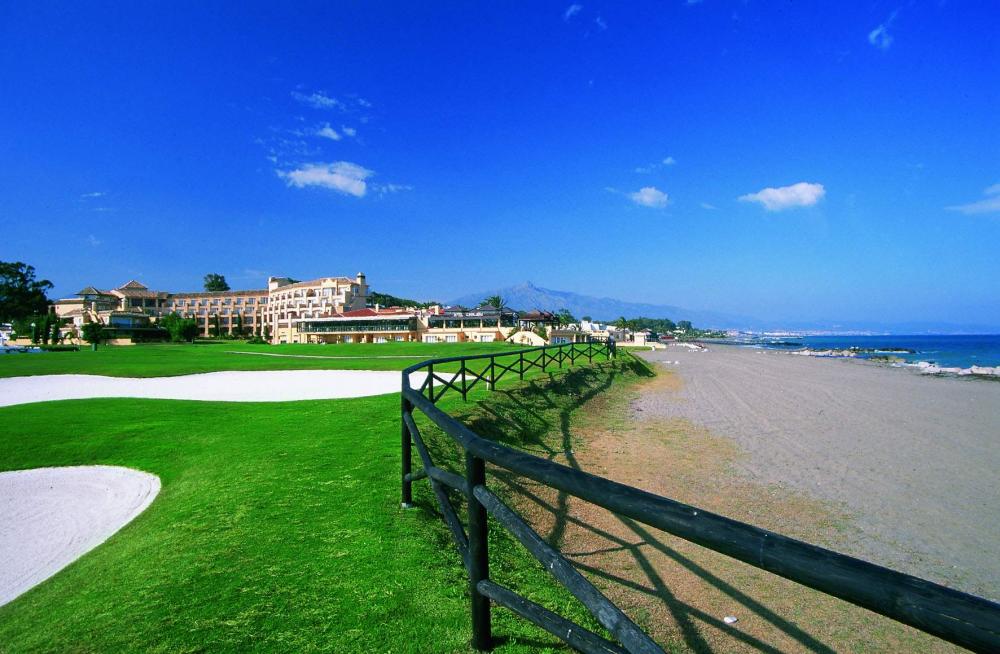 hotel_guadalmina_spa_golf_resort_vista_del_campo_de_golf_y_la_playa_del_hotel_guadalmina.jpg