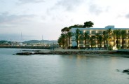 catalonia_ses_estaques_l_hotel_a_tocar_del_passeig_del_port_esportiu.jpg